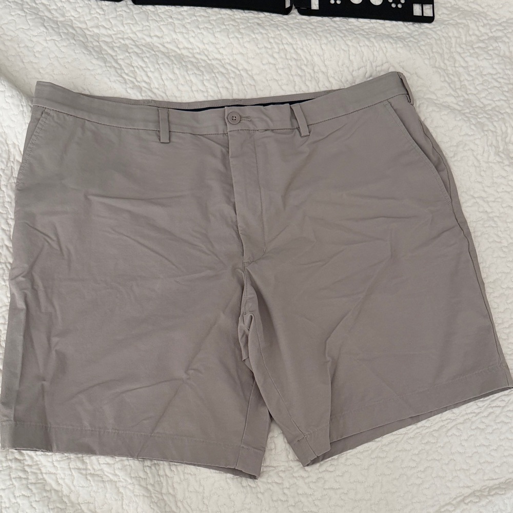 Vineyard Vines Men's Tan Flat Front Shorts
